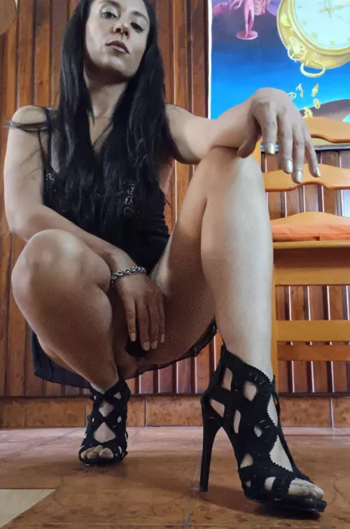 These shoes need a tongue to clean them 👅	