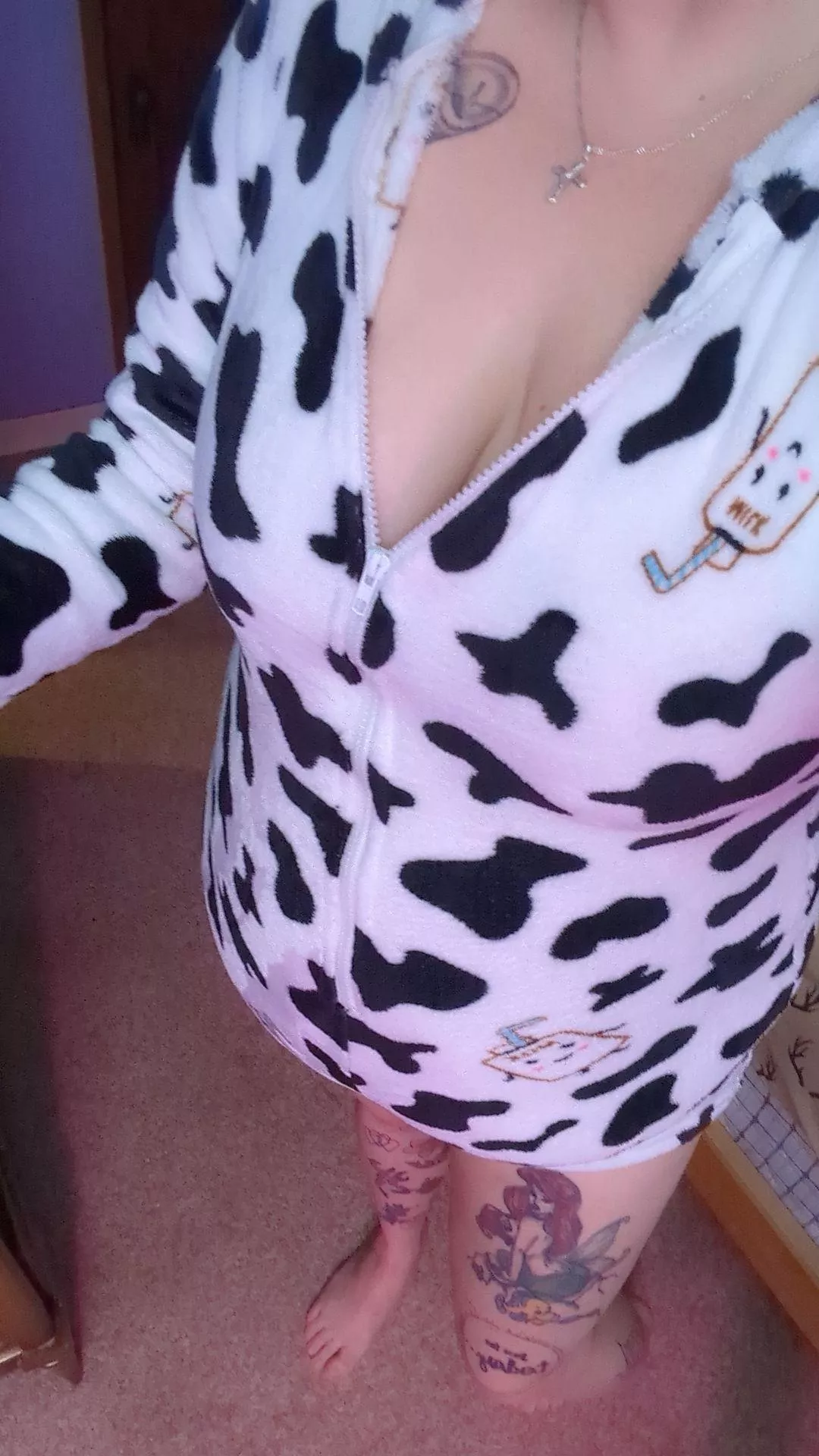 This hucow needs a farmer to impregnate her 🥵💦🐮🐄