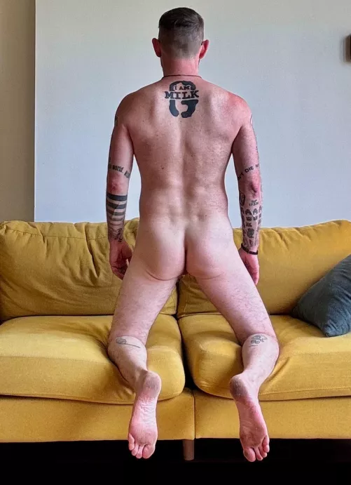 This needs a big cock in deep and raw. Anyone wanna fill me up? Lemme know.