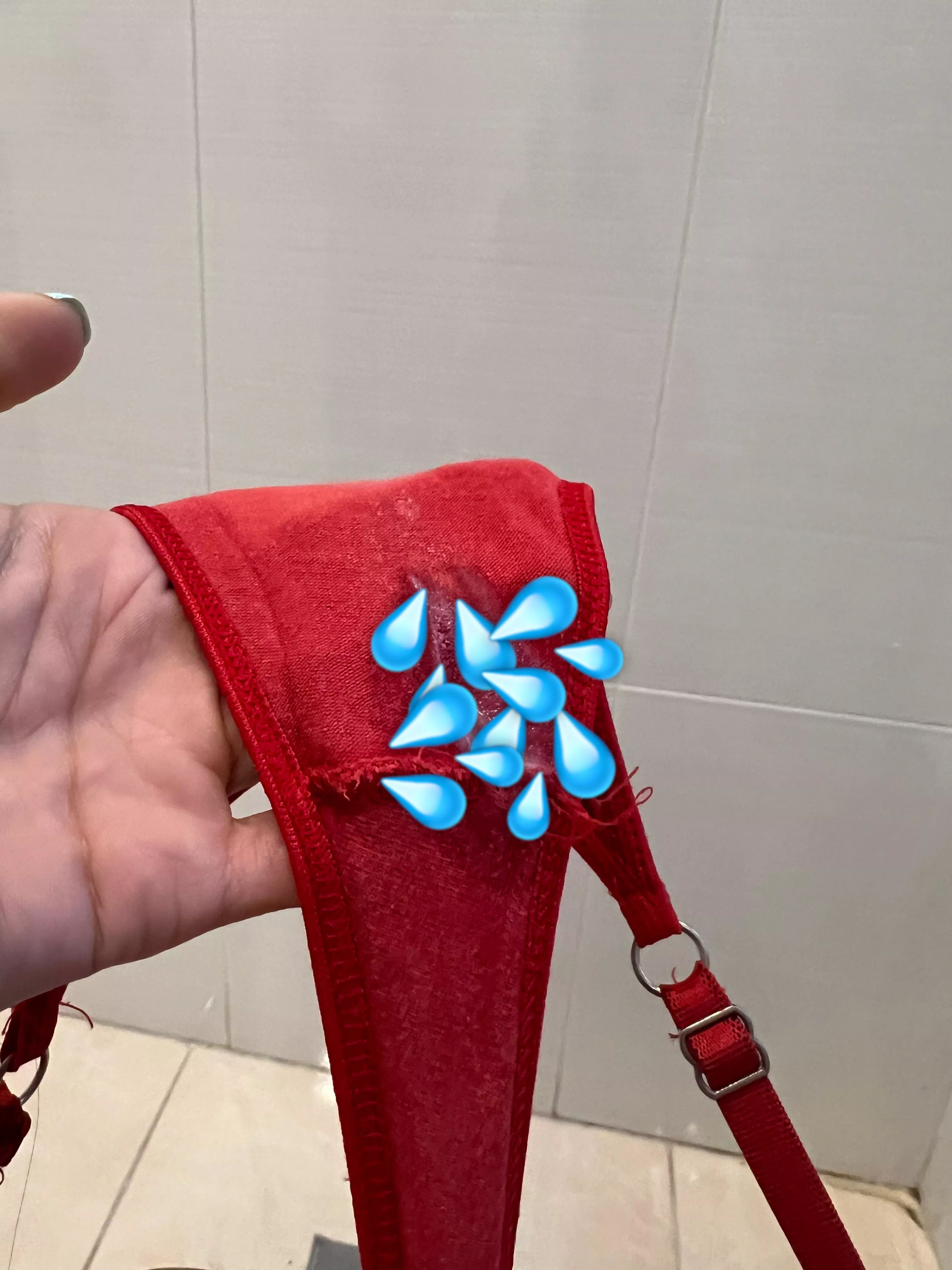 This should be in your nose. Starting on €30 depending on the shipping.