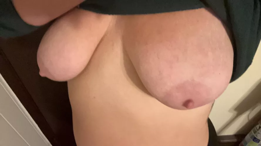 Titty Tuesday 😜