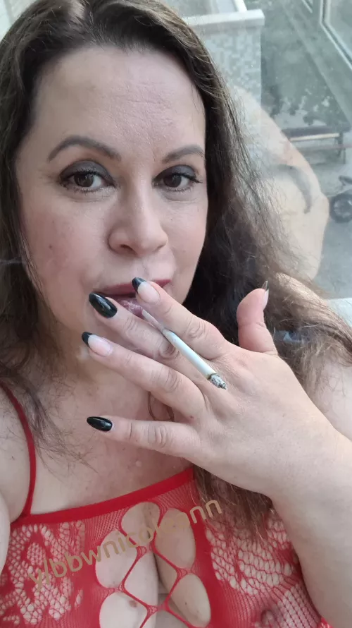 Wanna watch me smoke? 