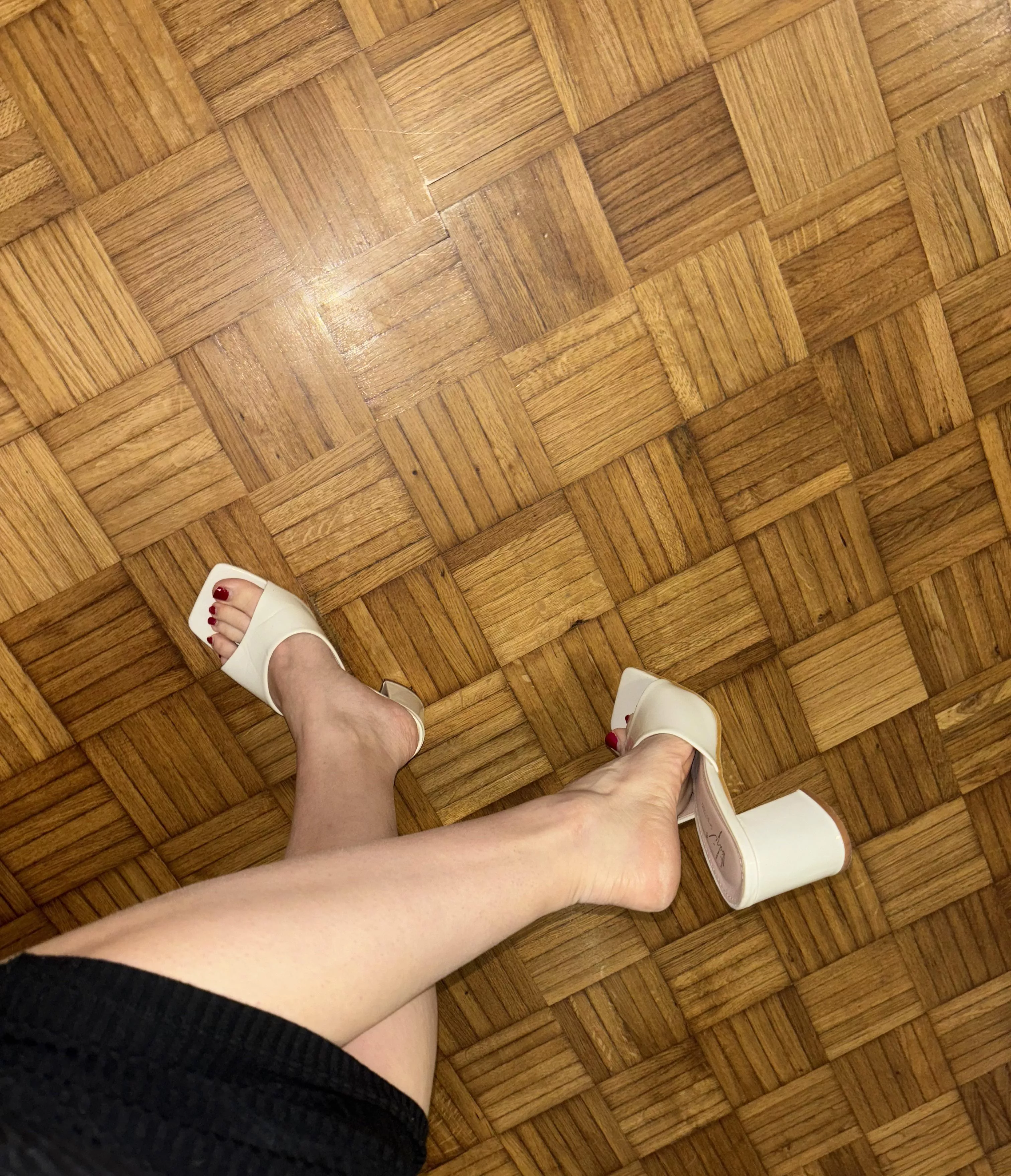 What do you think of my feet in these new shoes 🤭