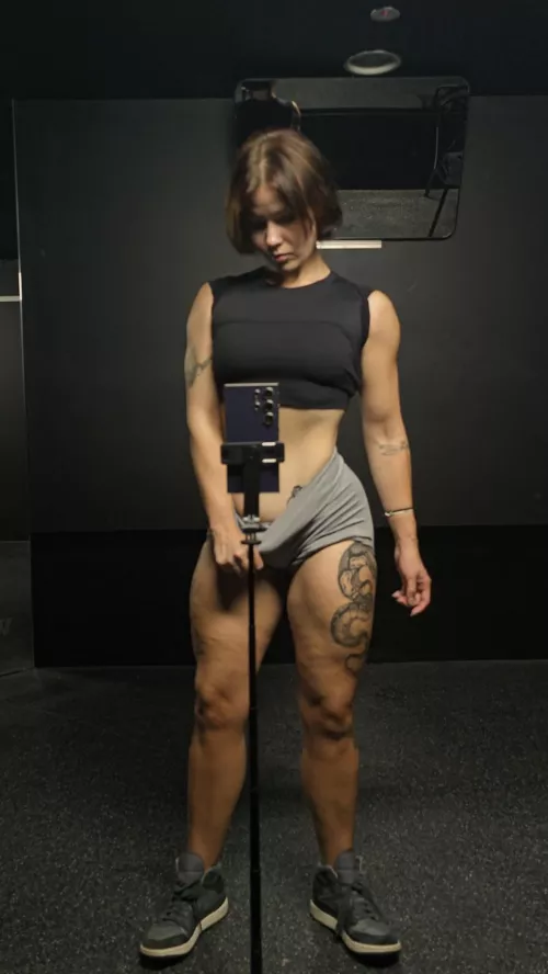 Who else works out every day? I need to get sweaty to start my day off right