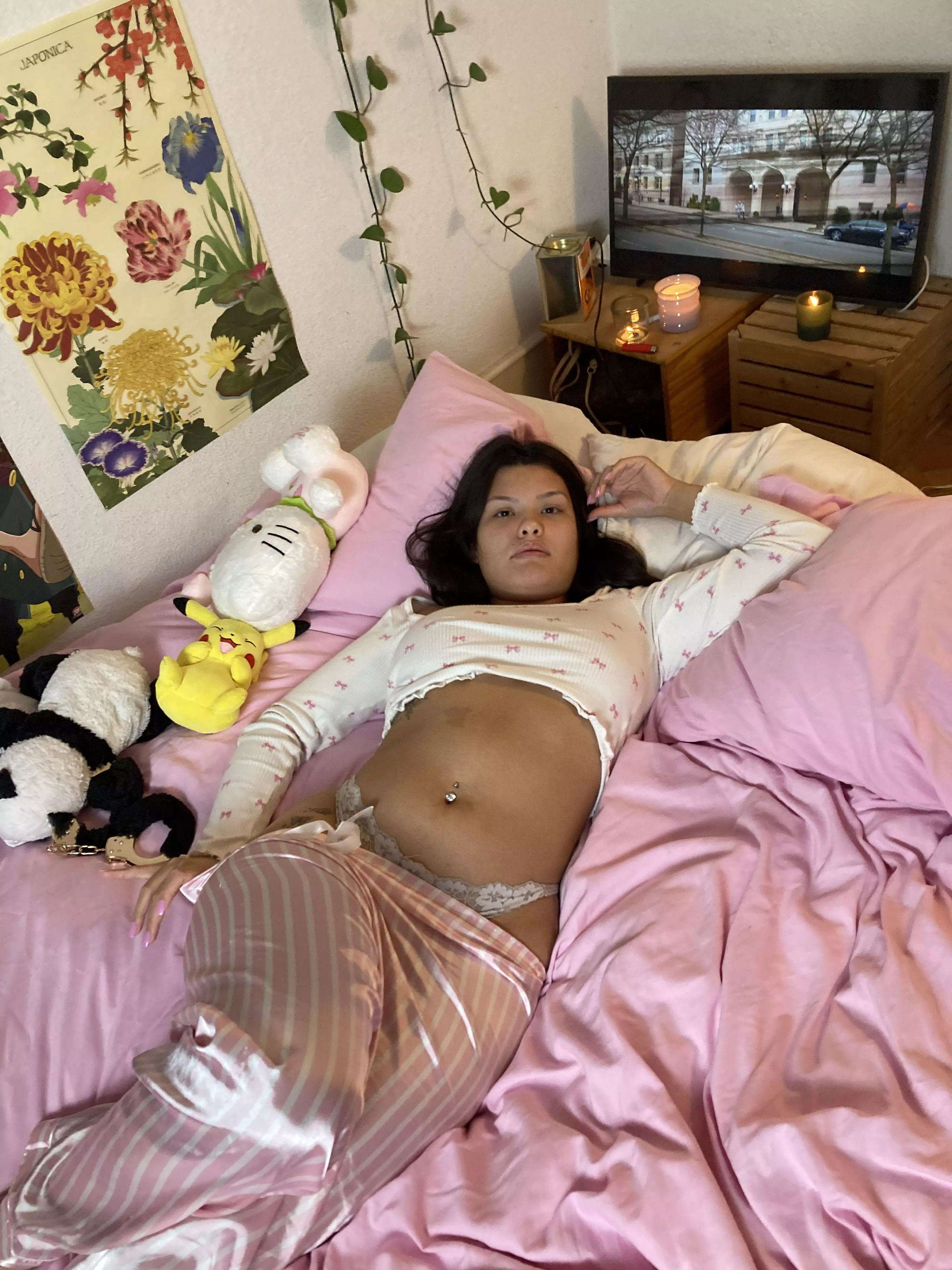 would u fuck a 19 yo with a little mom bod🤭🩷