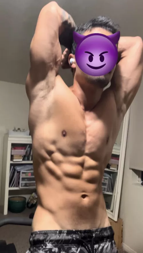 [23] Quick ab check at 6’3 217lbs 😁🥰🥰😈