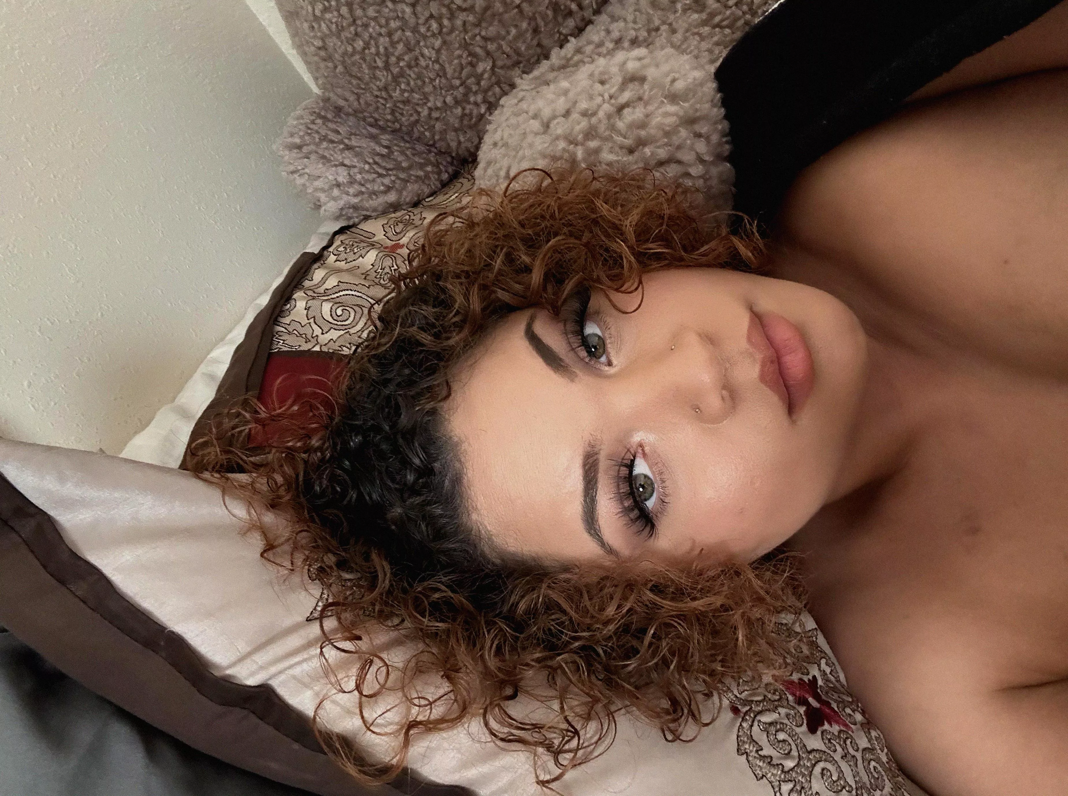 Am I the type of girl you'd give kisses to