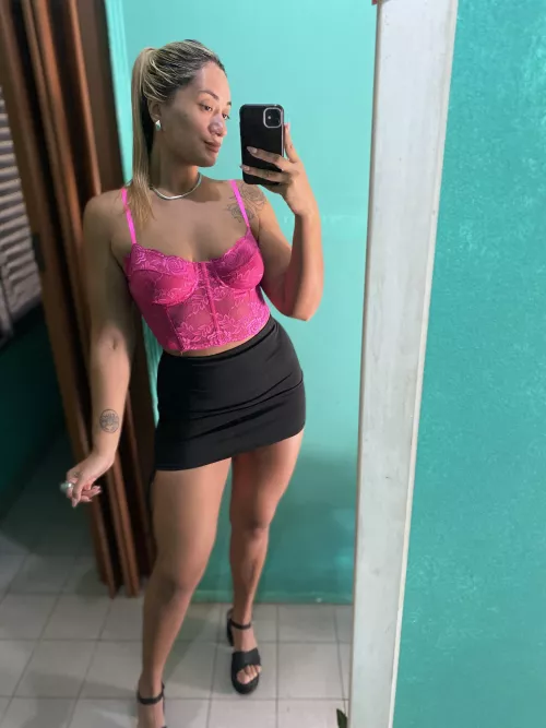 Blonde and tanned latina🫢