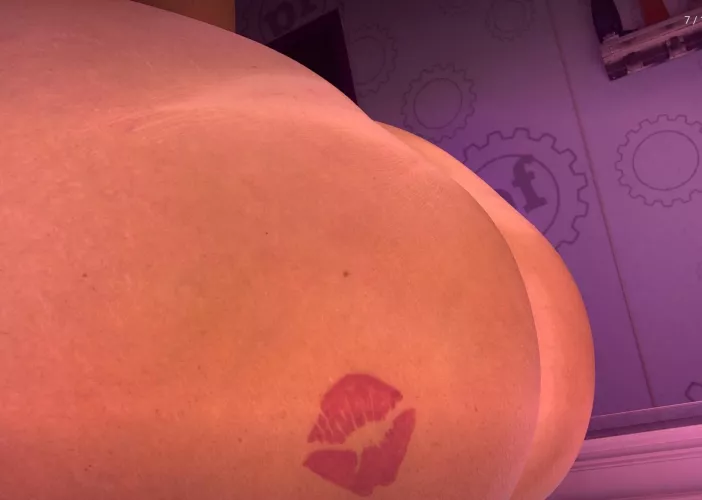 Close up of the white marks.