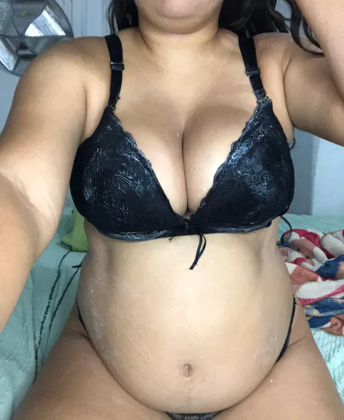 Come daddy, I'm going to fulfill all your fetishes and I'm going to kill your desires 