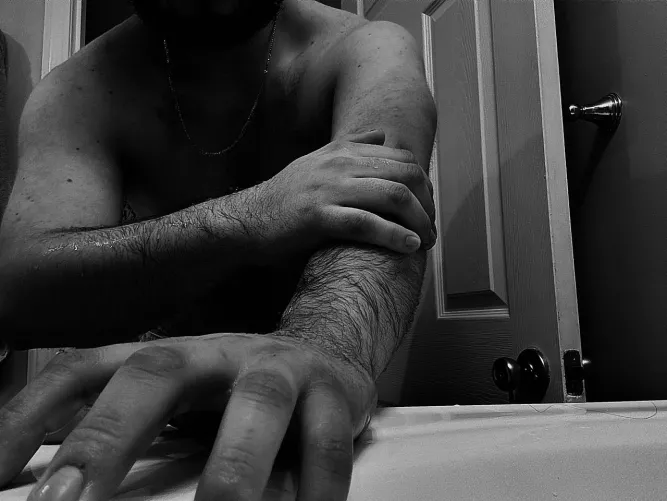 Don’t you know now, is the perfect time? We can make it right, hit the city lights🎶