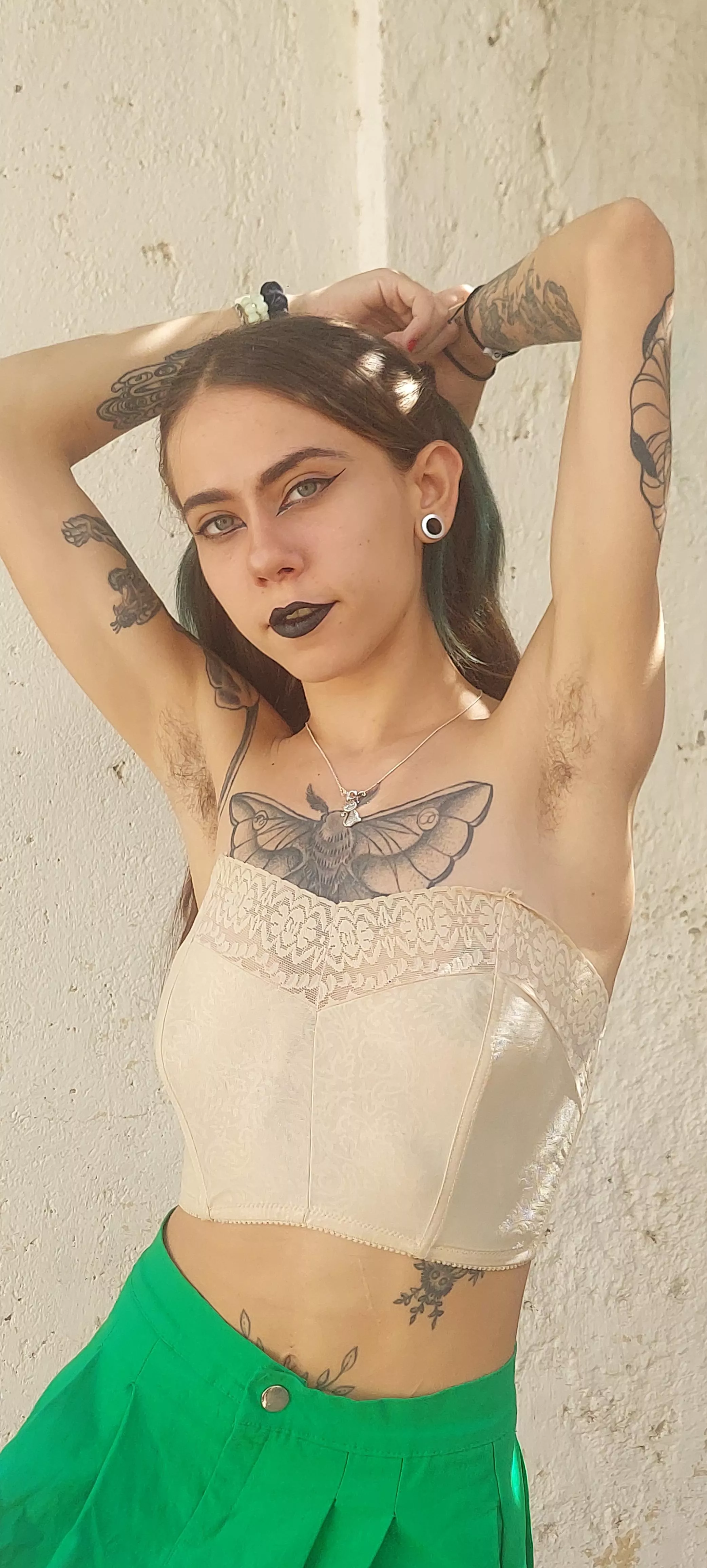 Enjoy my hairy armpits <3