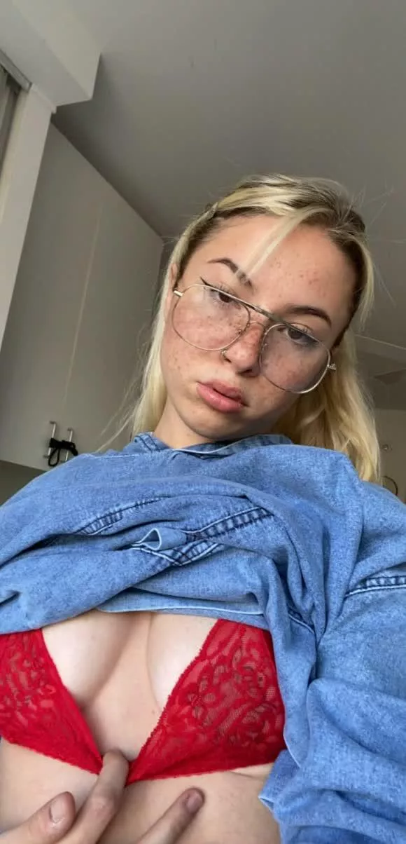 feeling sultry today 💋