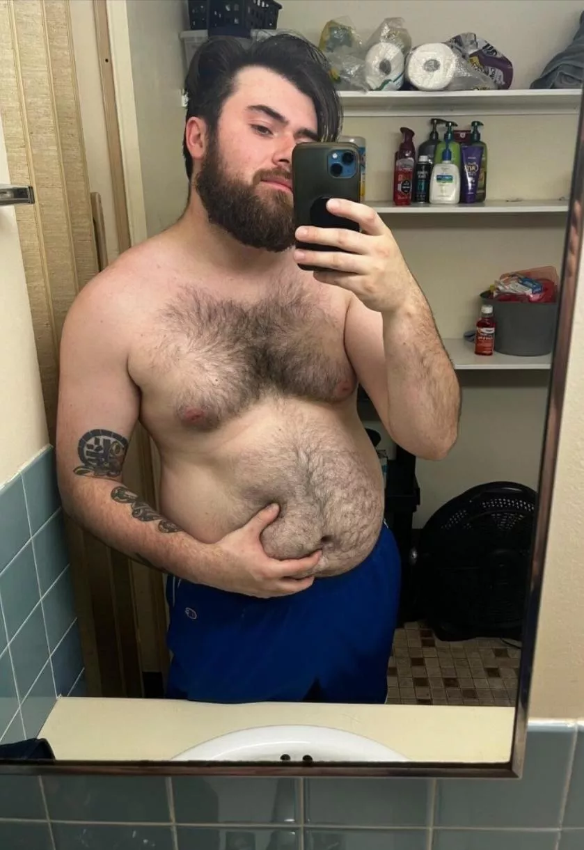 Getting chubby from eating nonstop since I have no one else to stuff🫤 feeder turned feedee pipeline is starting but I'm liking the extra pounds 