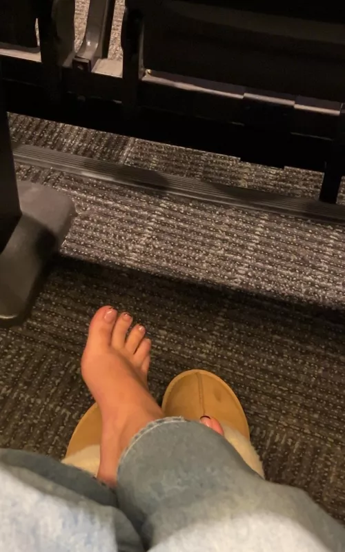 i cant help but play with my feet in class, would you mind