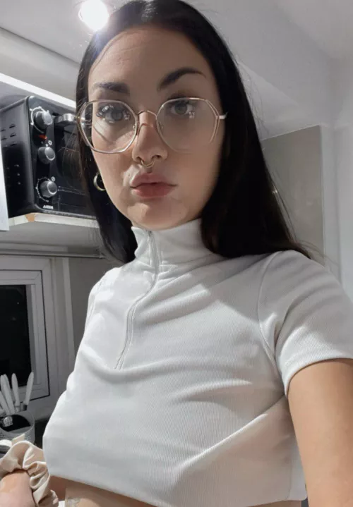 I'm looking forward to seeing some small cock, is there any around here?