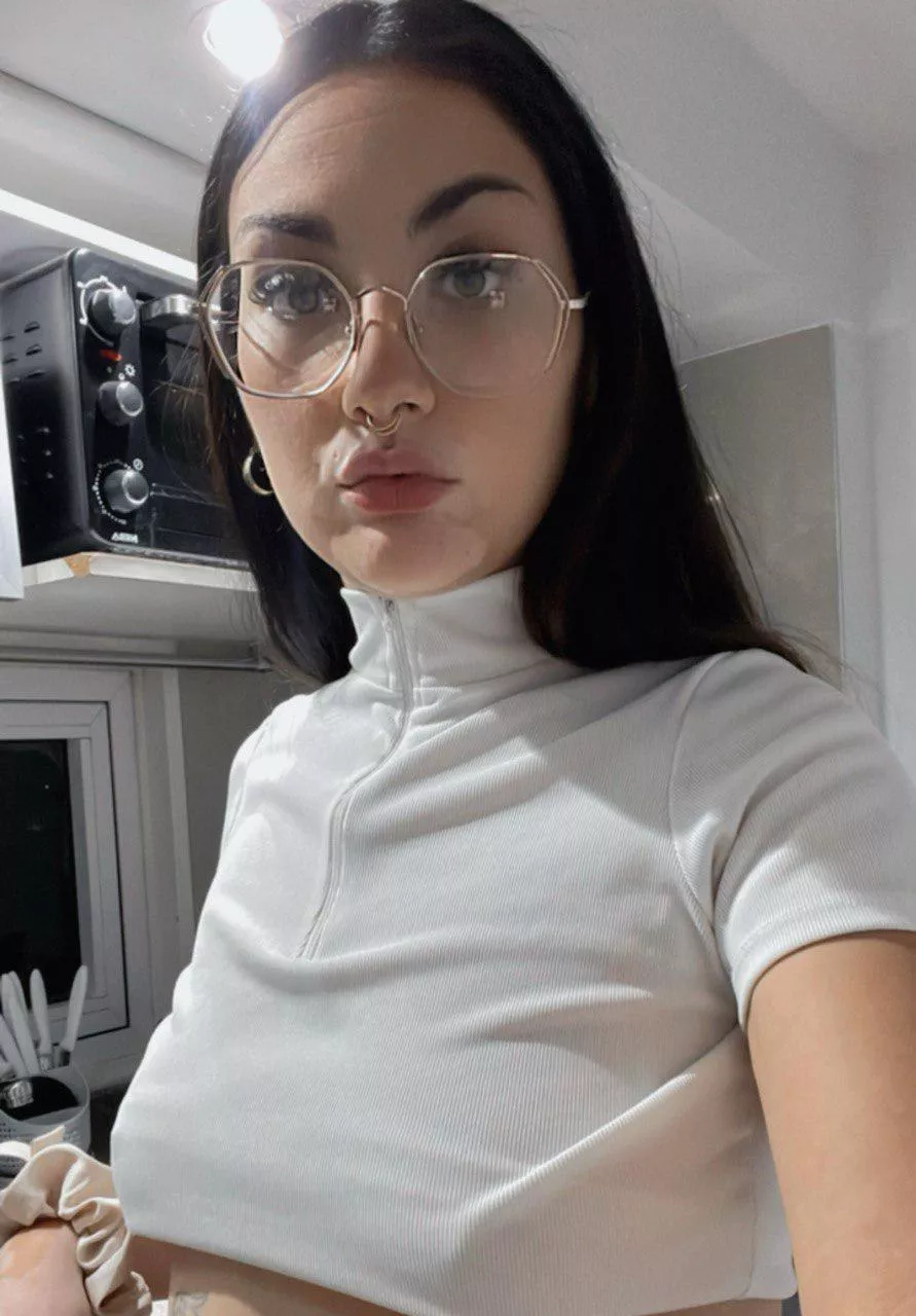 I'm looking forward to seeing some small cock, is there any around here?