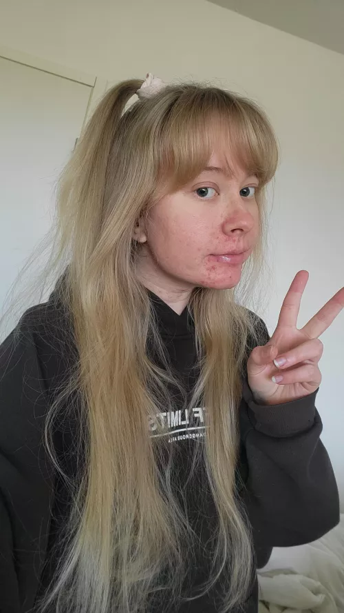 It's my birthdayyy 👼🏼🌈 23 but still feeling little as ever 🧸