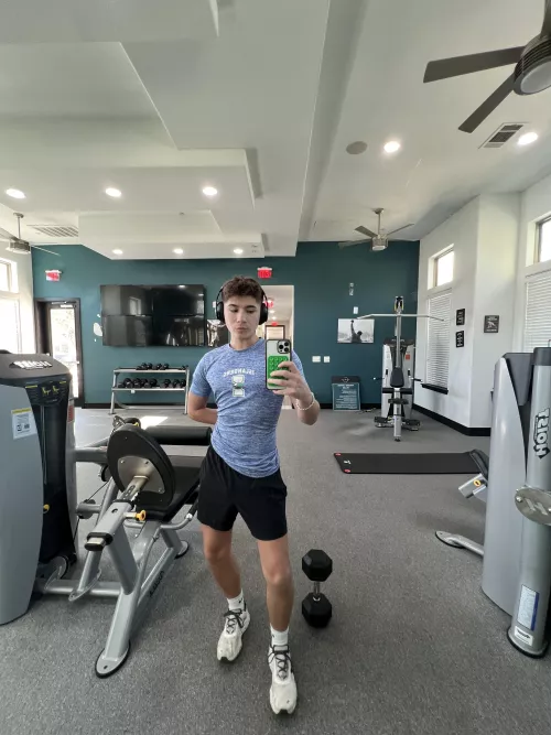 just left the gym, sweaty and want to have fun with someone's wallet, wya ?