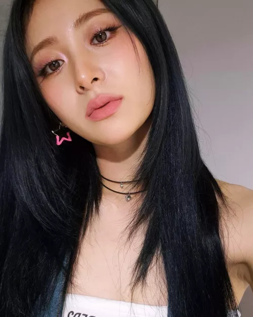 Le Sserafim - YUN-JIN