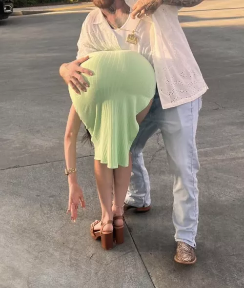 LOOKING 4 A HUNG 3rd📲📲📲