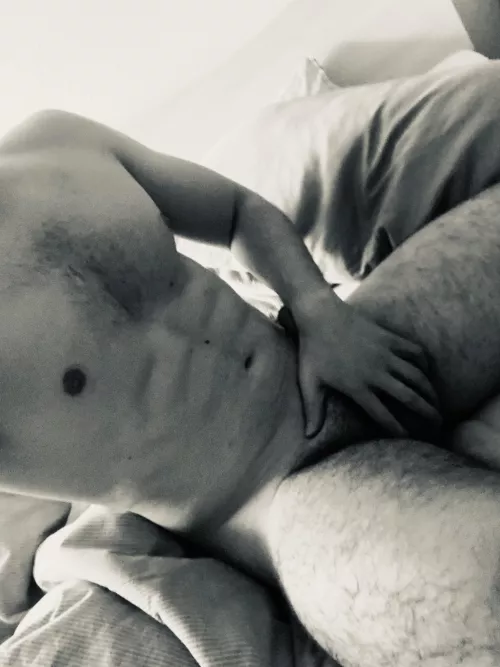 My bed‘s still a mess, I know. Would you mind coming over?