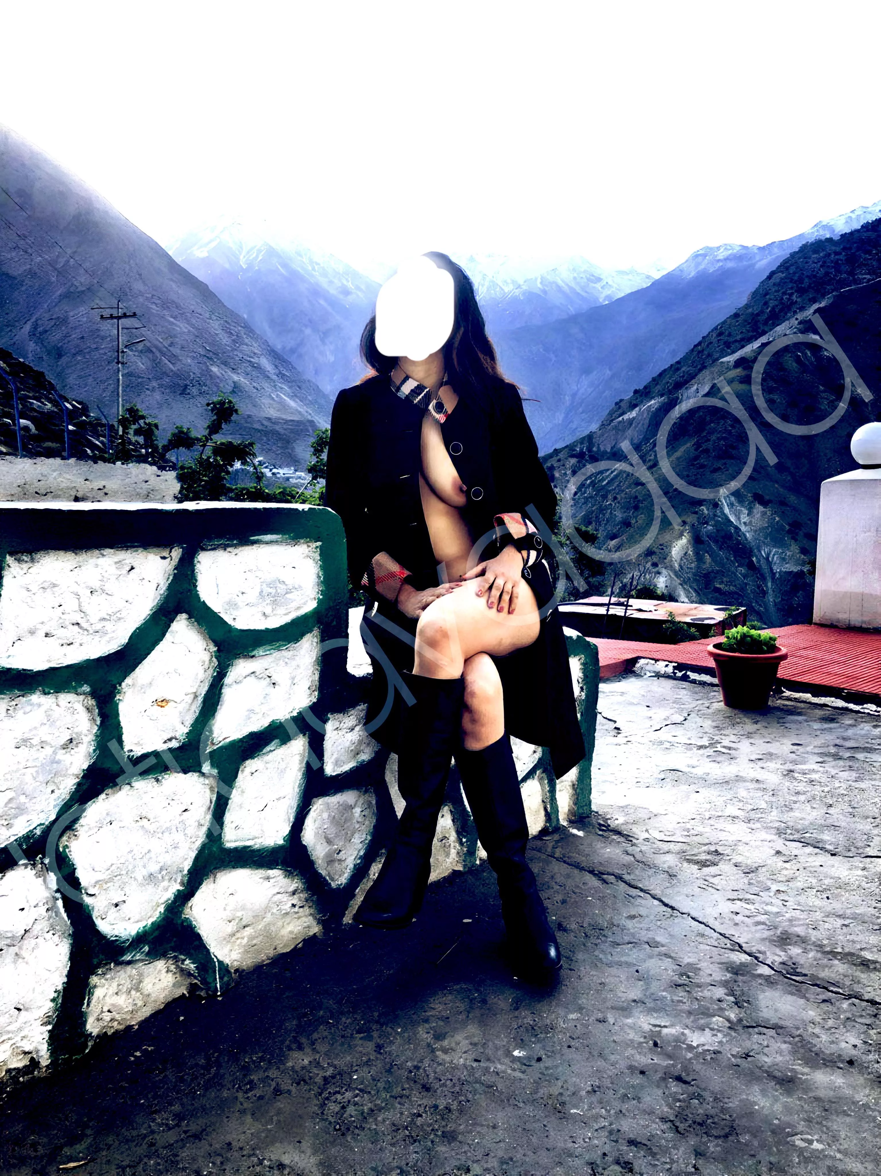 No wonder I like cold . It makes my nipples hard . 