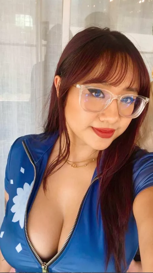 should I zip this top up more? 