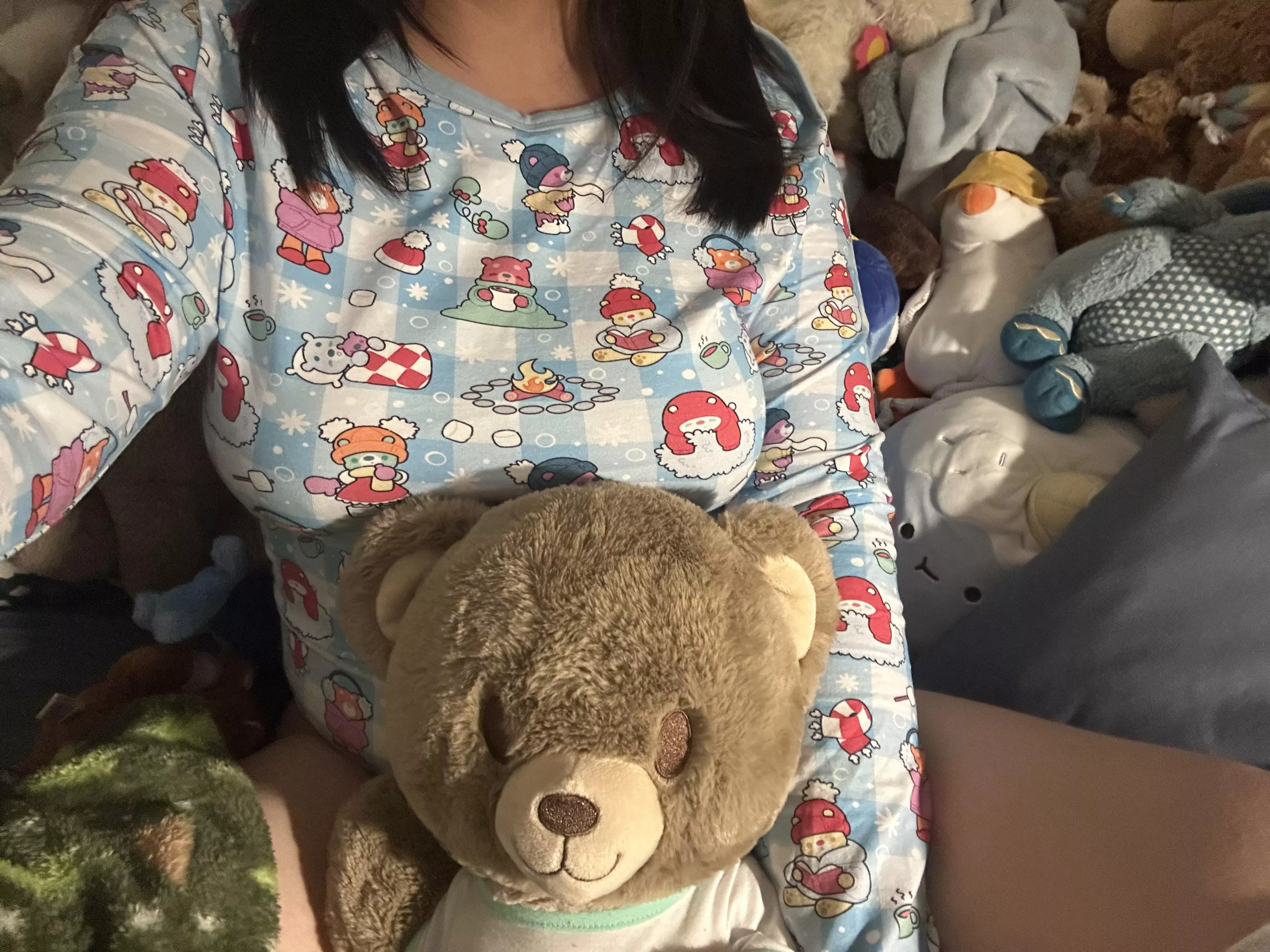 storming outside = baby time >.< 