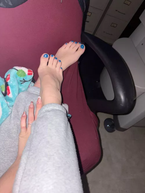 suck these toes for your queen