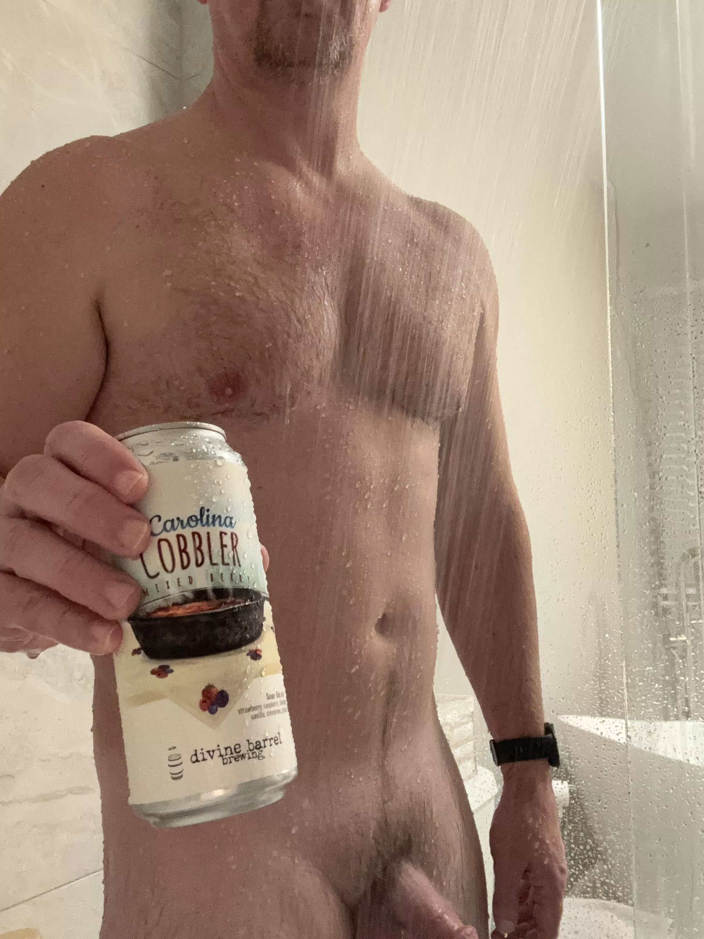 Sweeter beer tonight. Mixed beery cobbler flavored ale. Quite enjoyable.