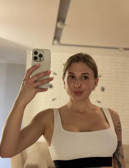 Today I want everyone to have a great day, selfie with a smile