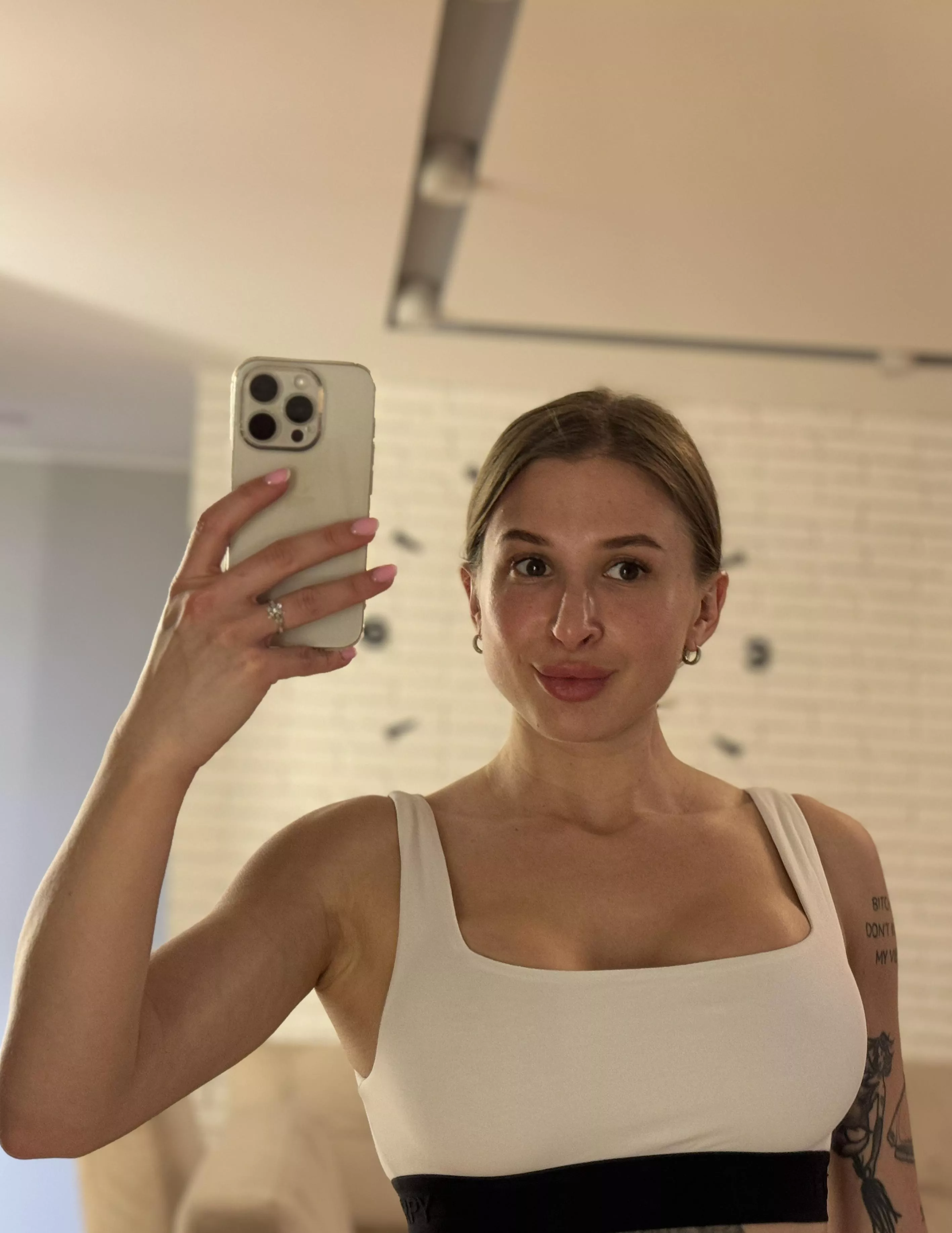 Today I want everyone to have a great day, selfie with a smile