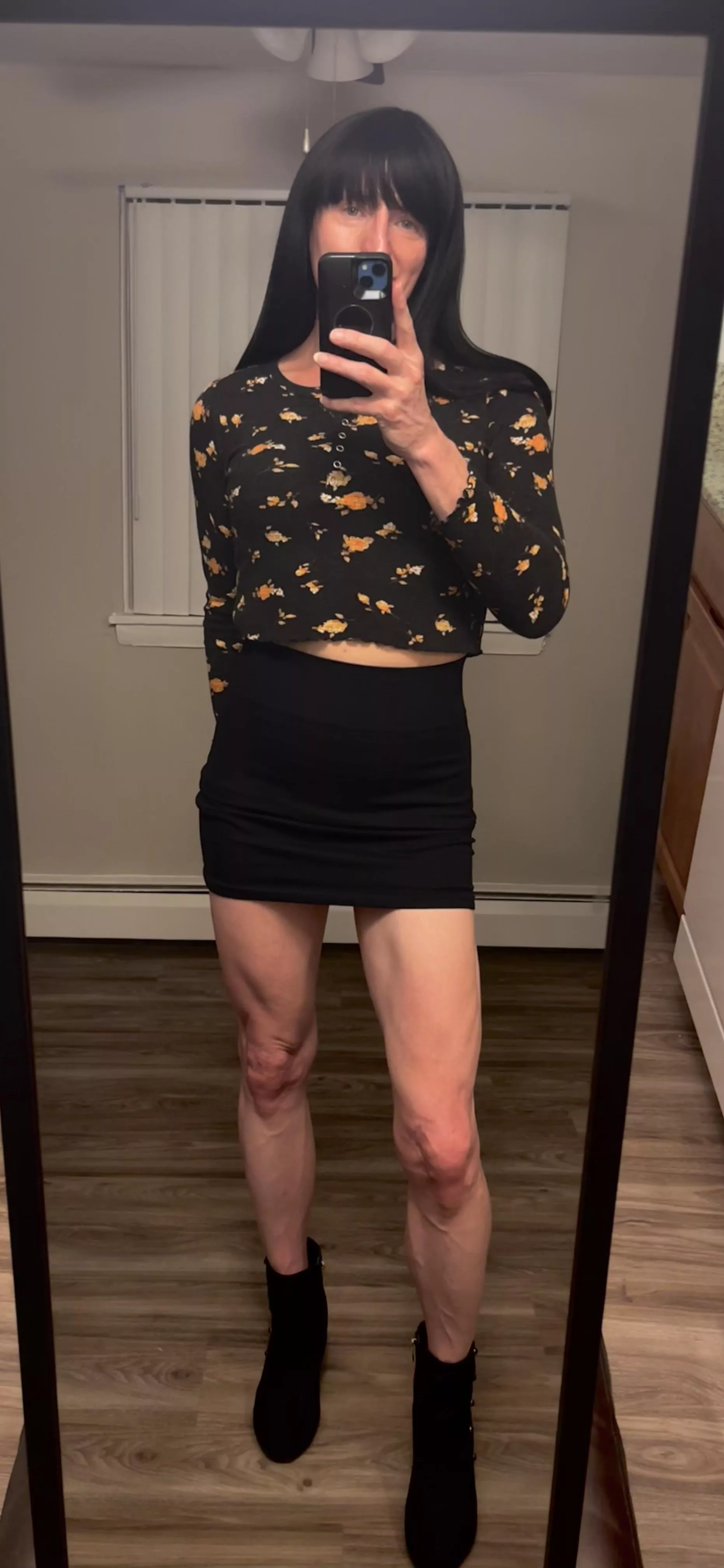 [USA] #ProvidenceRI 47yo, 5’10”, 155lbs This is my outfit for our date. No panties shhhh 😘