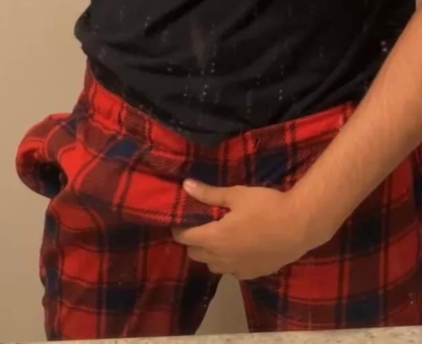 [19] 6’4 and 7.2 looking for head tn from a fem 