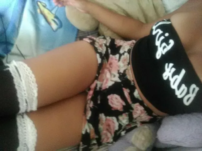 19 [F4M] #mi/usa - small girl looking for a cuddly older guy