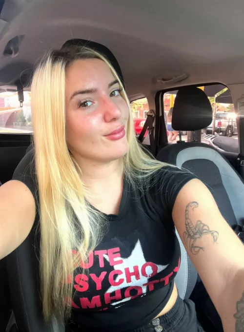 19 [F4M] - Wanna have some fun with an older daddyyyy