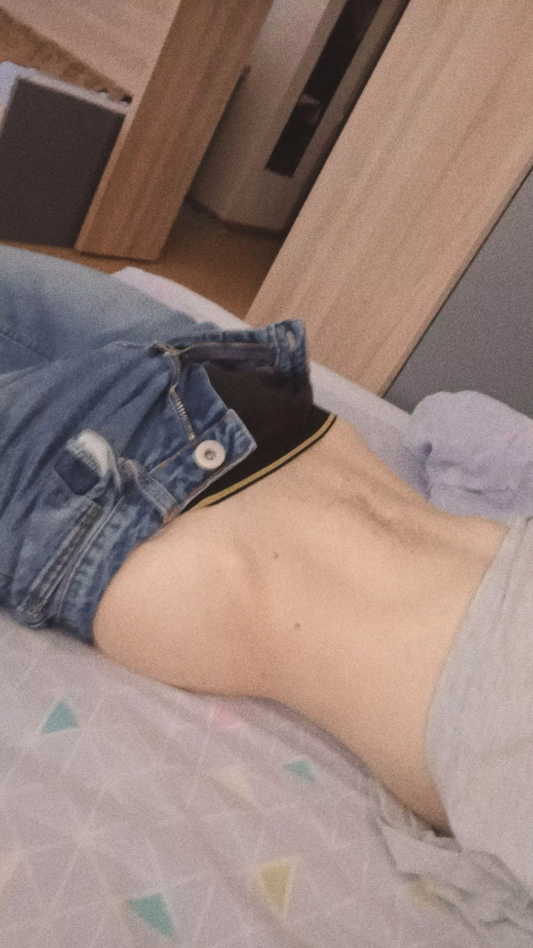 [19] Tummy kiss before bed? 🥺