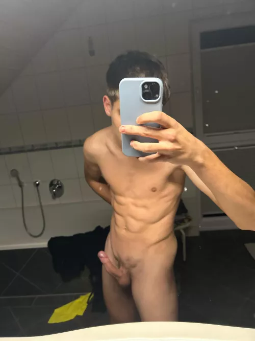 [19] You like my Young abs ?😘