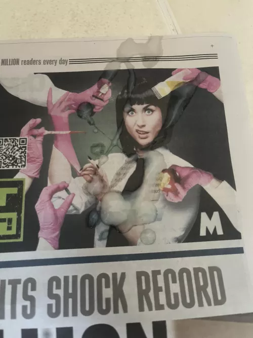 (20) Cum on newspaper