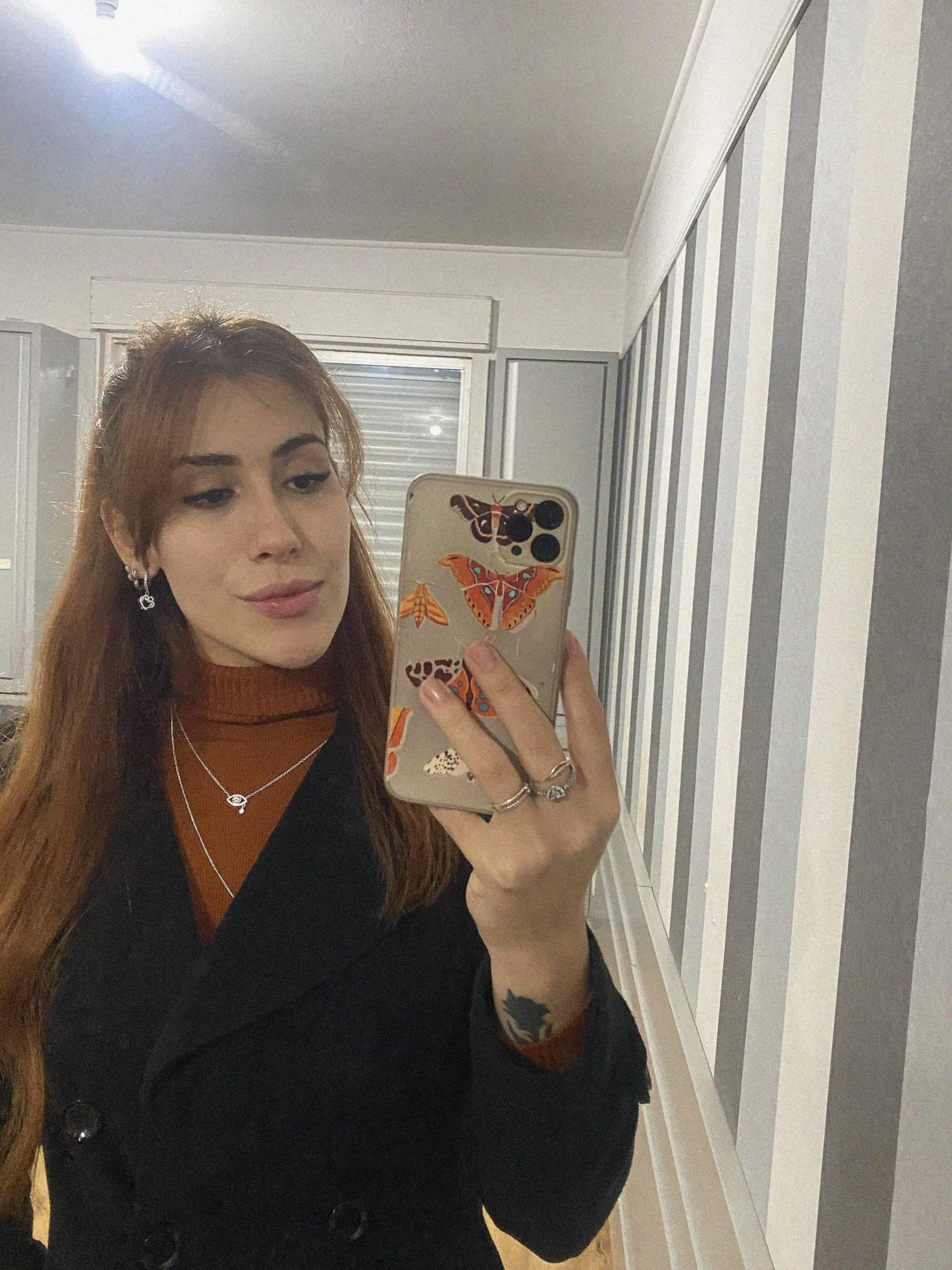 23 f4m Mirror, mirror on the wall, who’s shining the brightest? 