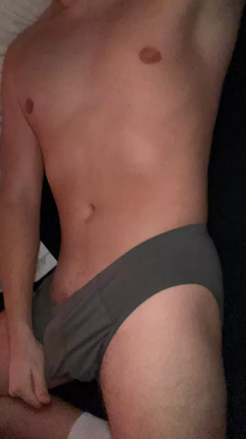 (23) Looking for a hung country cock to use me. My DMs are open sir.