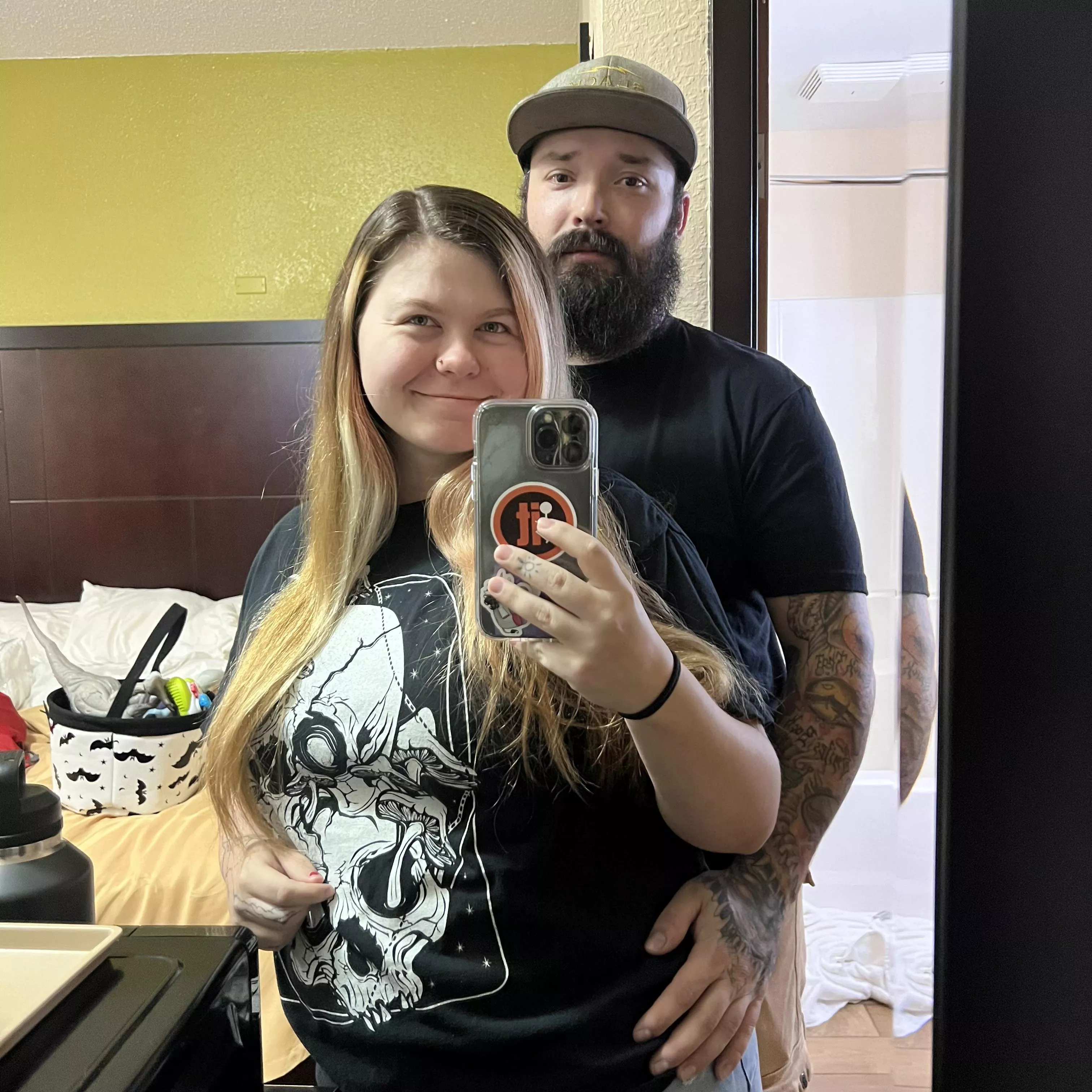 23F28M for girls/couples in Russellville ky! No single MALES