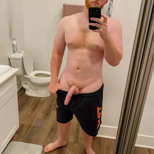 [25] I’ve been eating good lately💪🏻 oh and also…here’s my dick