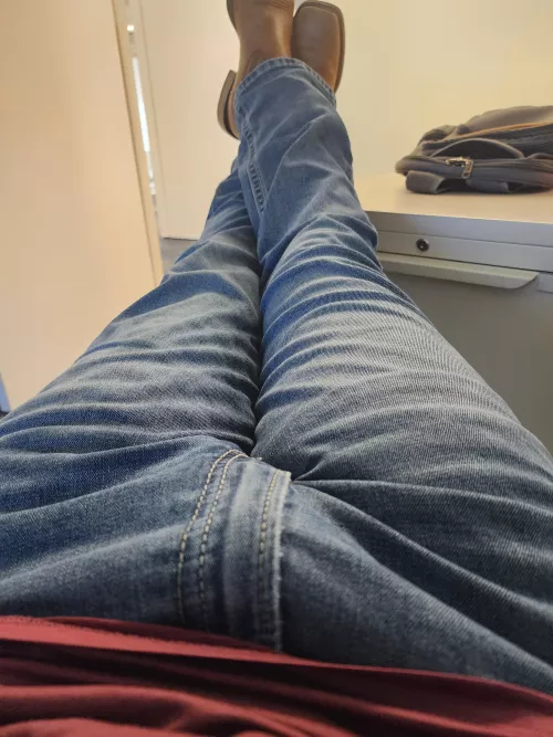 [27] feeling naughty at work! Hmu