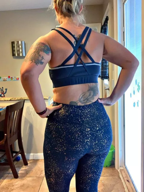 35 thick blonde wifey built to be shared. Sarnia area often..live in the states however. 