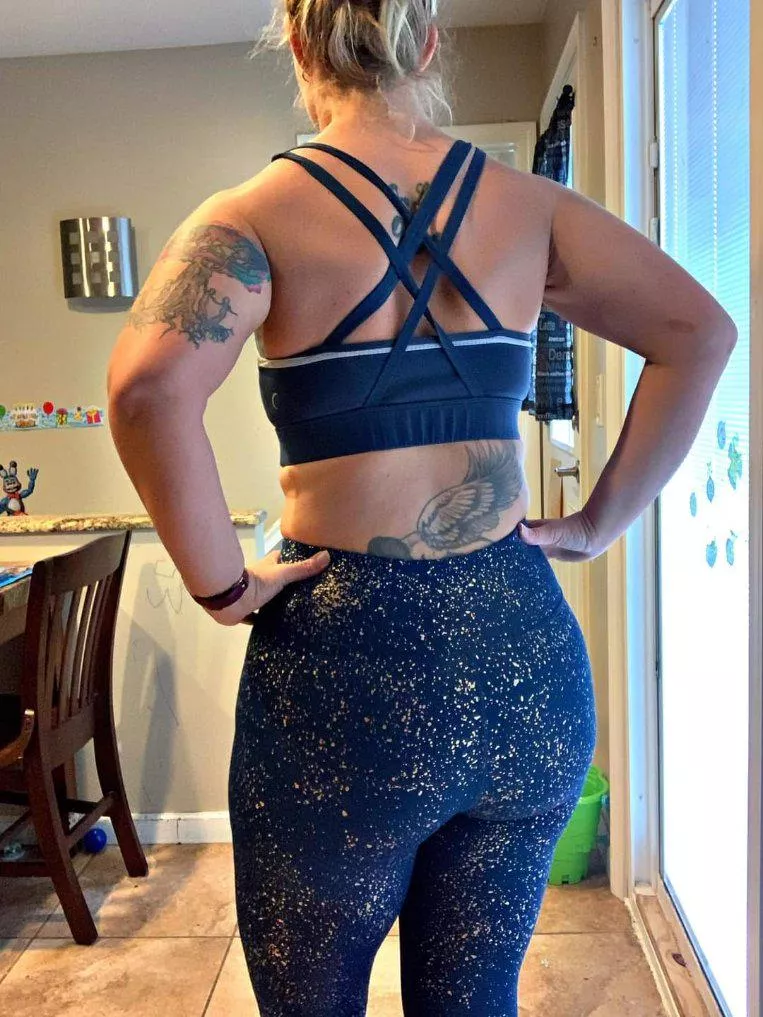 35 thick blonde wifey built to be shared. Sarnia area often..live in the states however. 