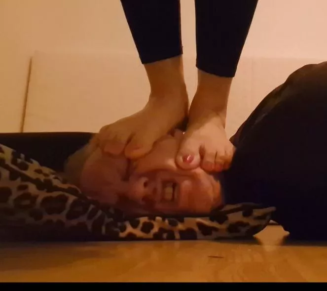 70kg ebony face trampling 