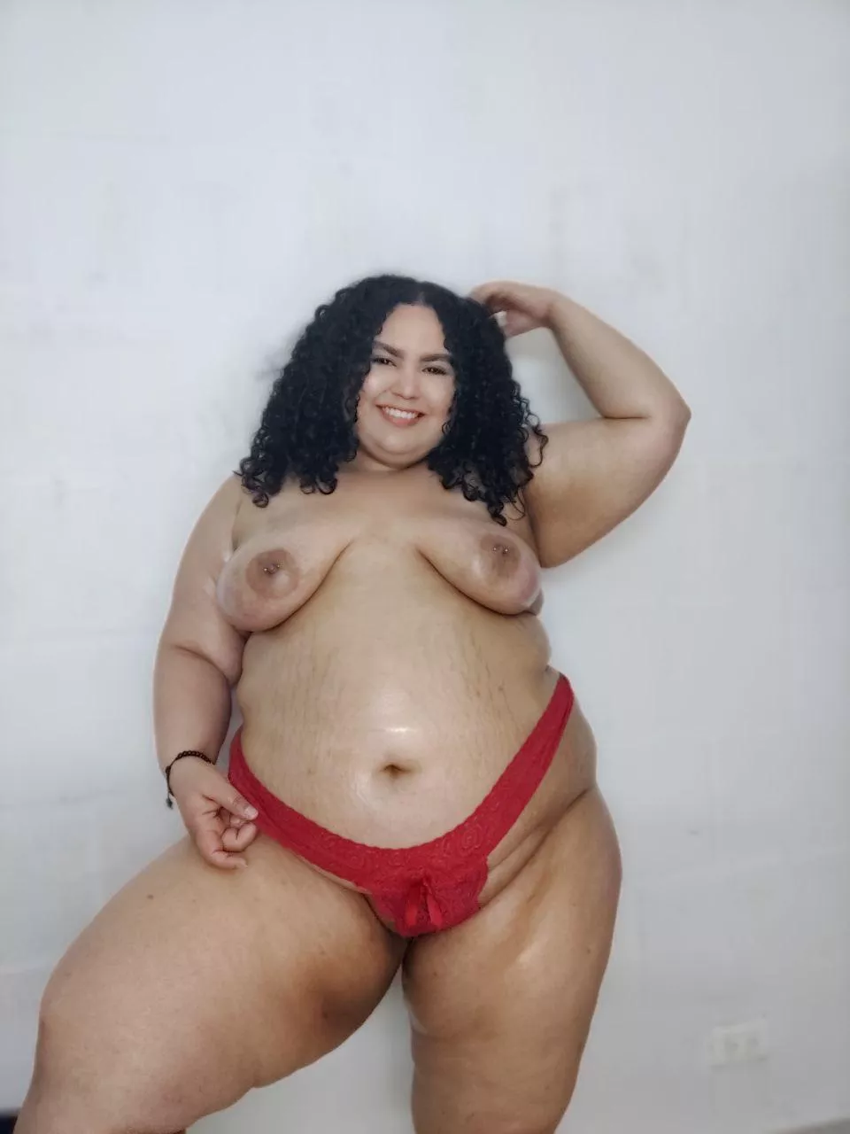 A sexy chubby girl with nice curls ❤️