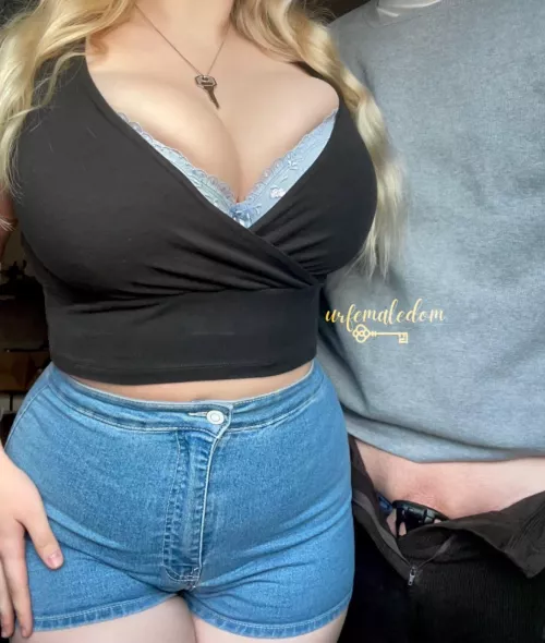 About to head out for my next BBC date ♠️👑can’t wait to feel this massive, throbbing cock stretching my tight wet pussy open, filling me so deep,so perfectly…